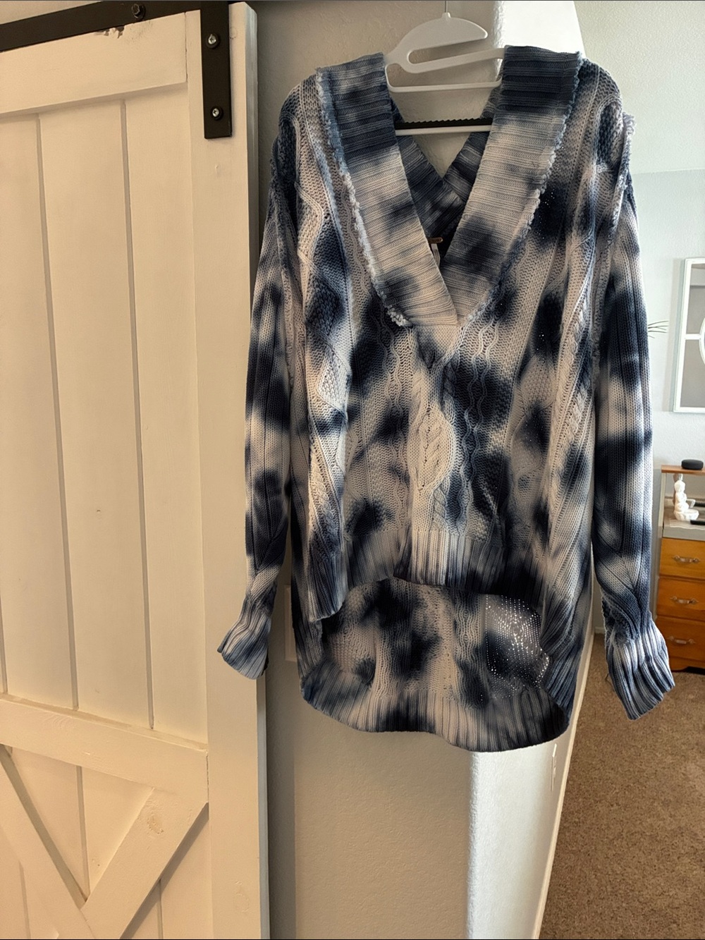 NWOT !!! Free People Navy & White Tie-Dye V-Neck Cable Knit Pullover